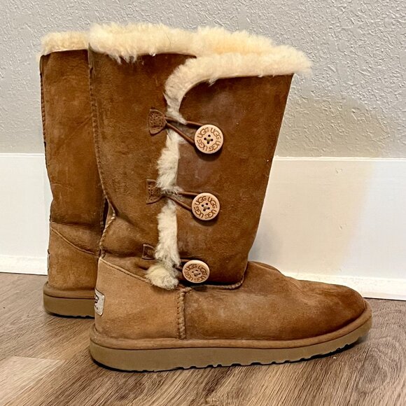 UGG Girls' Bailey Button Triplet Boots - Youth 5 US - EUC - Picture 4 of 6